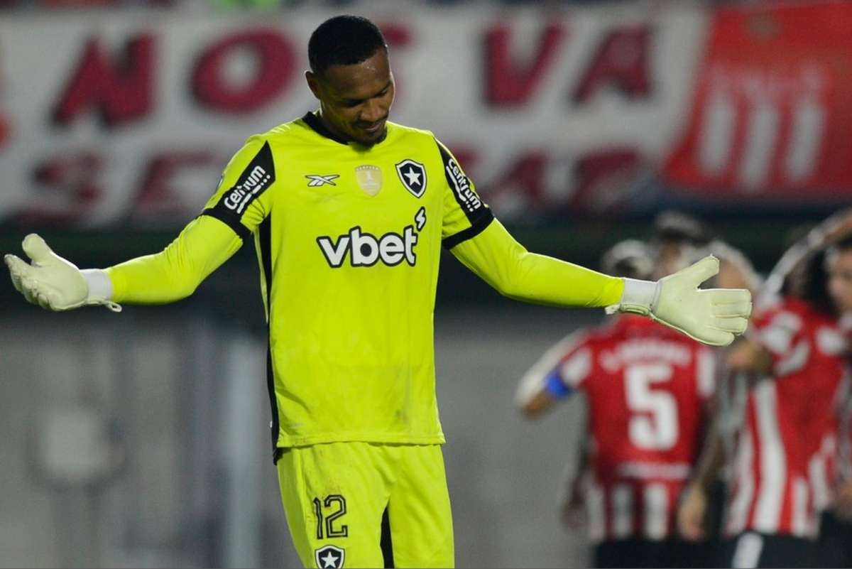 Libertadores: Botafogo perde para Estudiantes com frangaço de John e se ...