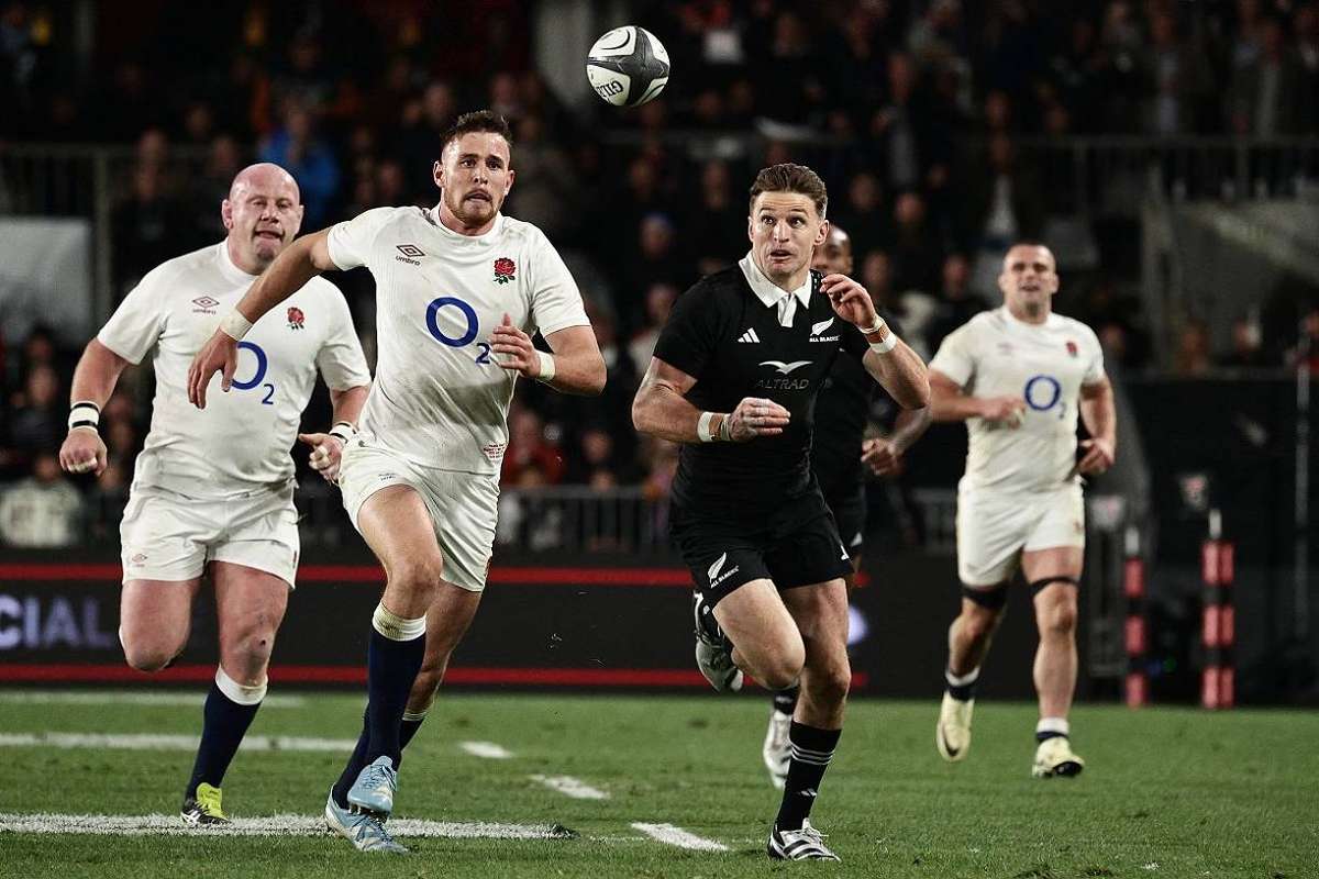 England fall to New Zealand again