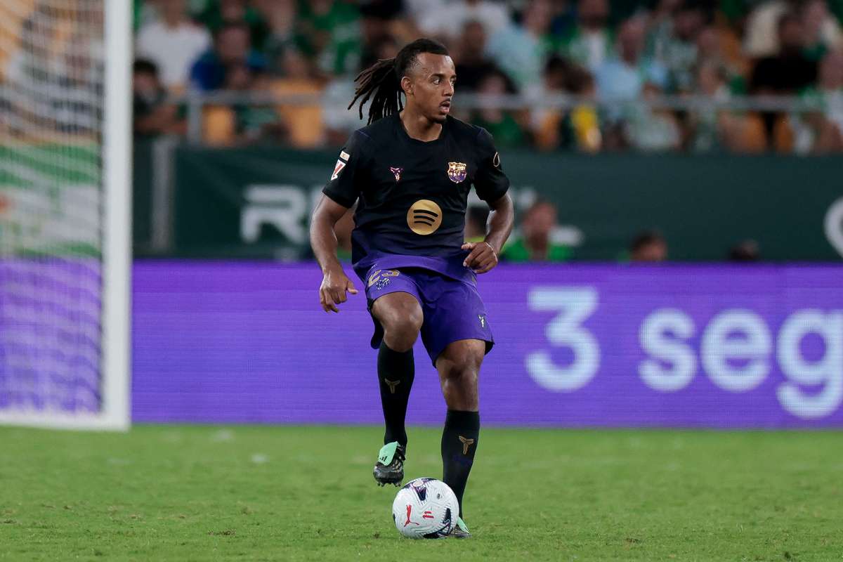 Barcelona dealt double defensive injury blow ahead of key games ...