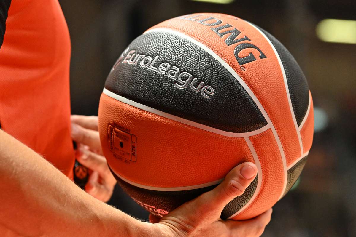 https://livesport-ott-images.ssl.cdn.cra.cz/r1200xfq60/a89ee085-f0d3-4e83-b1f7-1195933a3745.jpeg