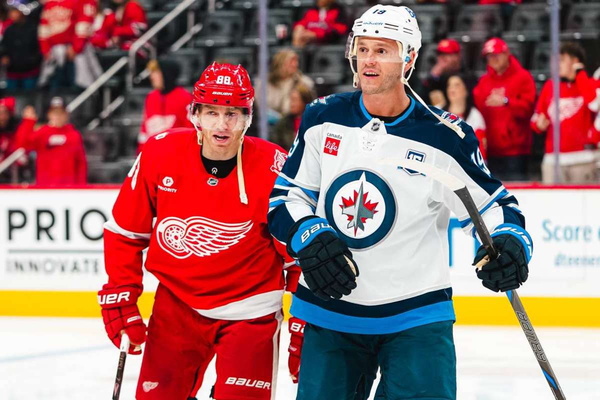NHL Weekly: Matthews breaks Toronto record as Will Ferrell looks for refereeing gig