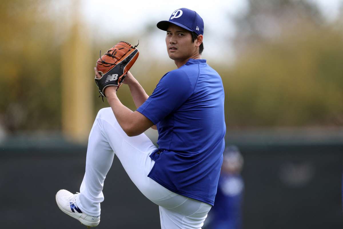 Shohei Ohtani excites Dodgers fans after video surfaces of pitching ...