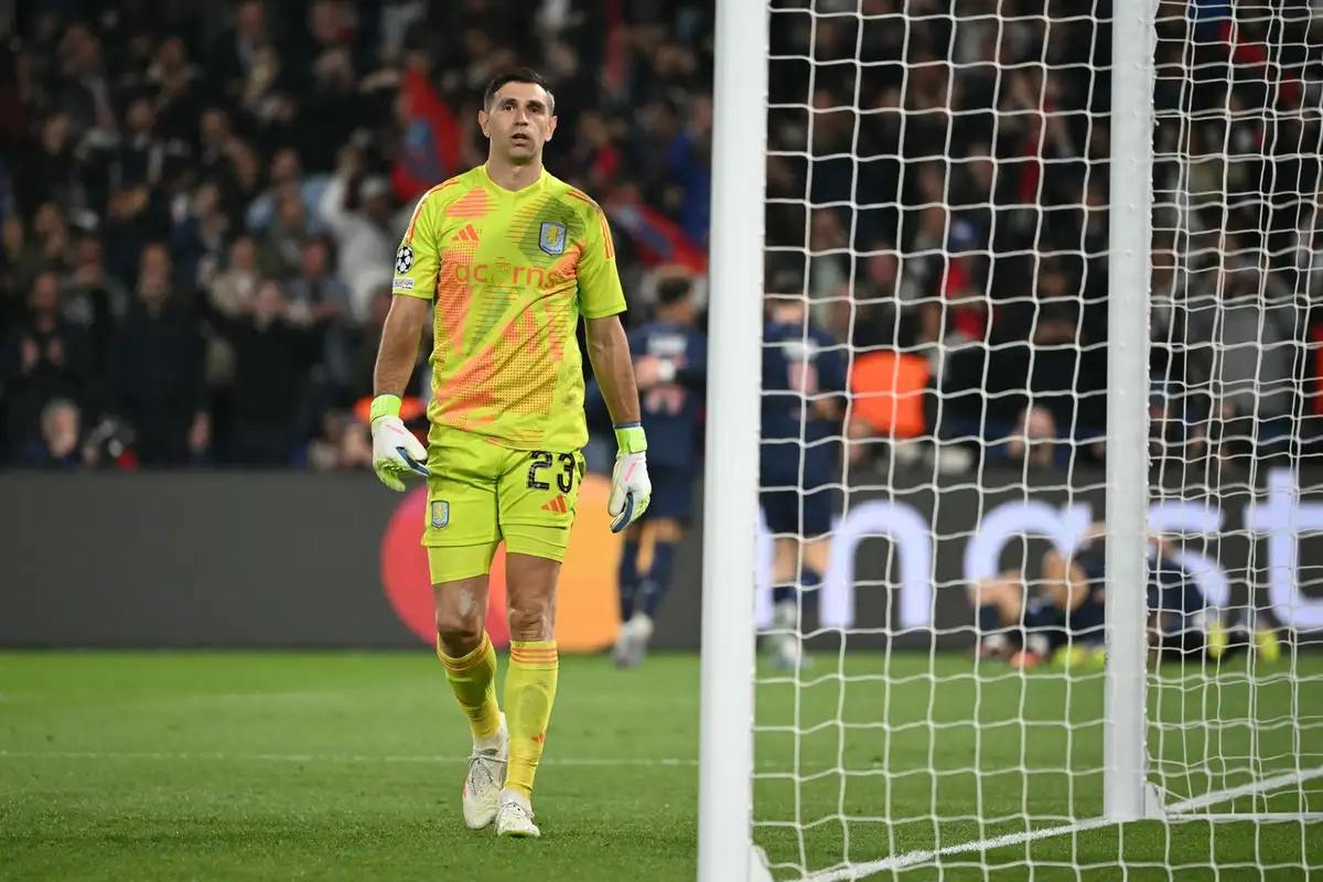 Villa stunned by Man Utd attempt for Martinez - TribalFootball.com