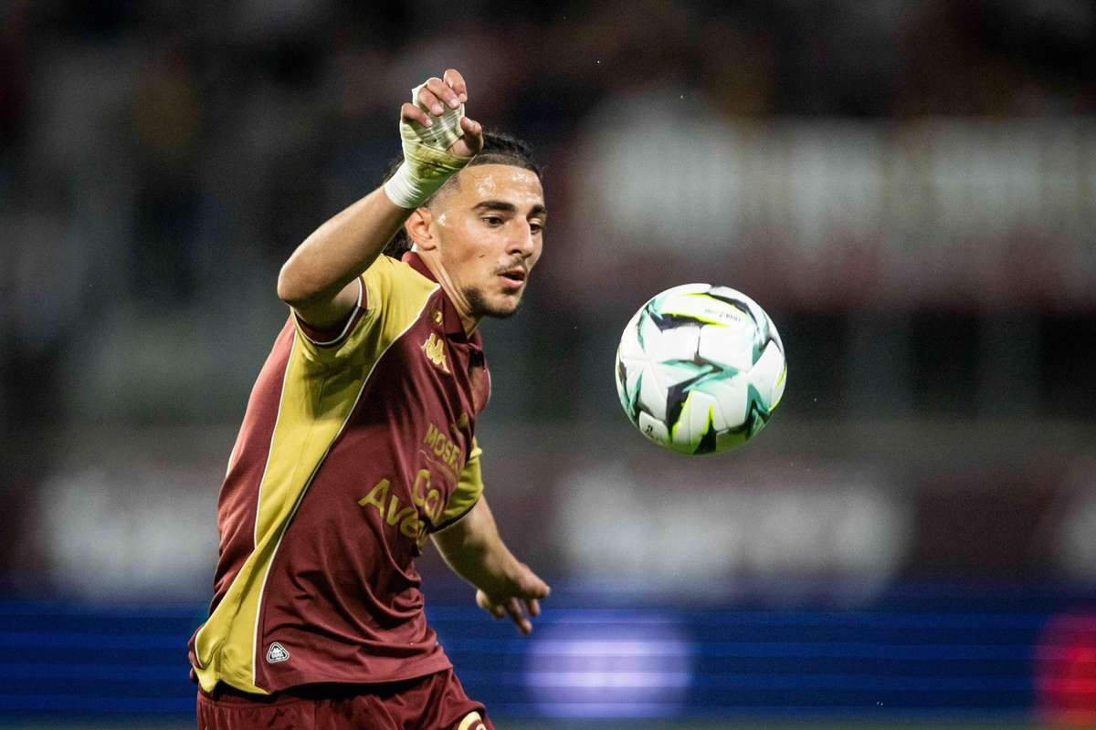 https://livesport-ott-images.ssl.cdn.cra.cz/r1200xfq60/ac5359a1-b4f8-45f9-93b3-9fefc2a89de4.jpeg