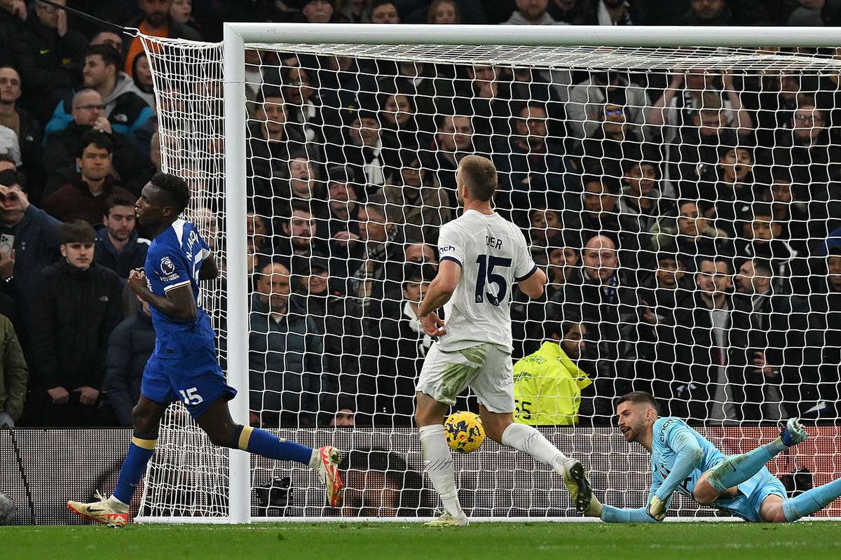 Nine-man Spurs miss out on top spot in chaotic 4-1 loss to Chelsea