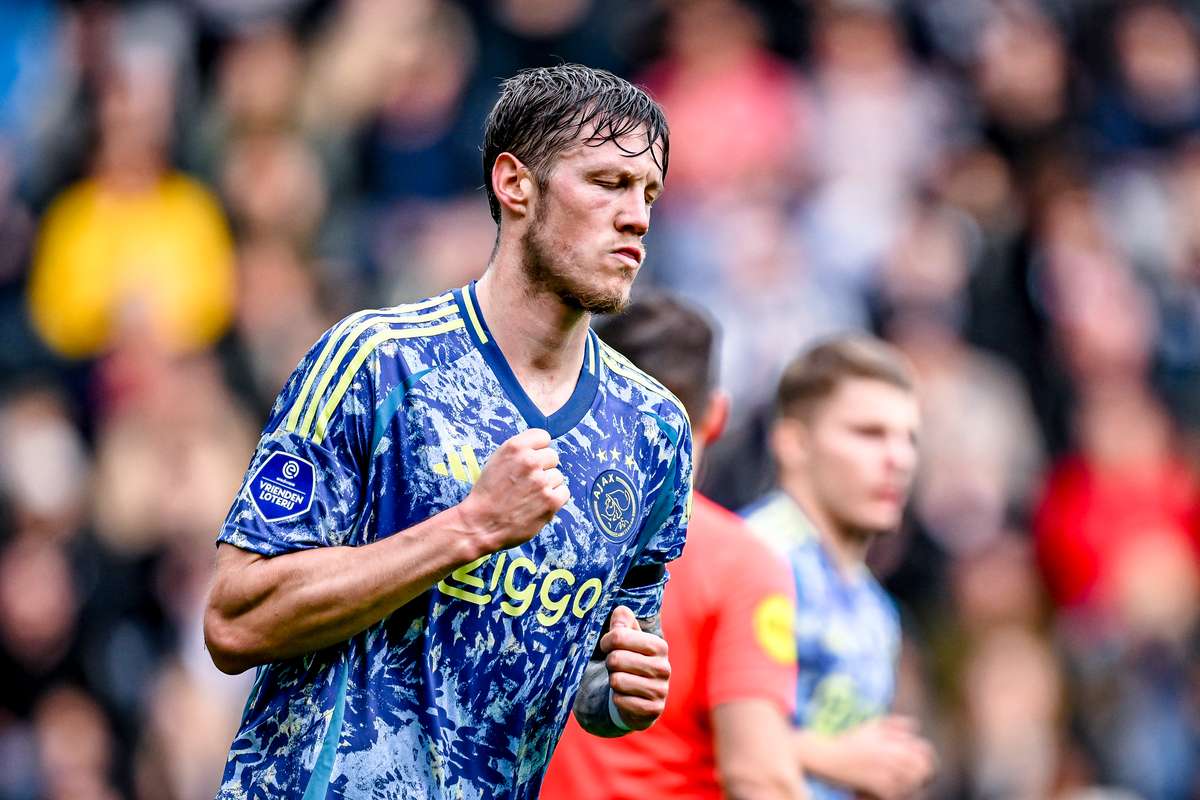 Weghorst Scores As Ajax Down 9-man Qarabag And Go Top Of Europa League ...