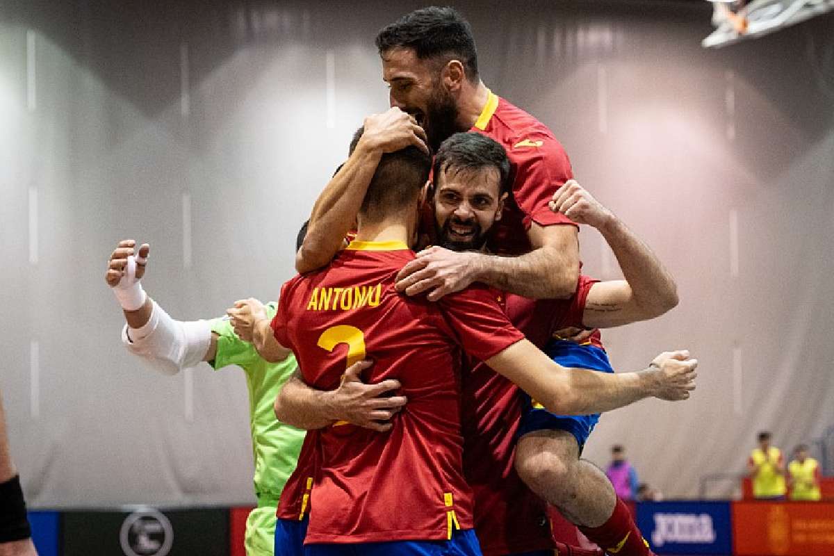 España aplasta a la República Checa y jugará el Mundial de fútbol sala (7-1)