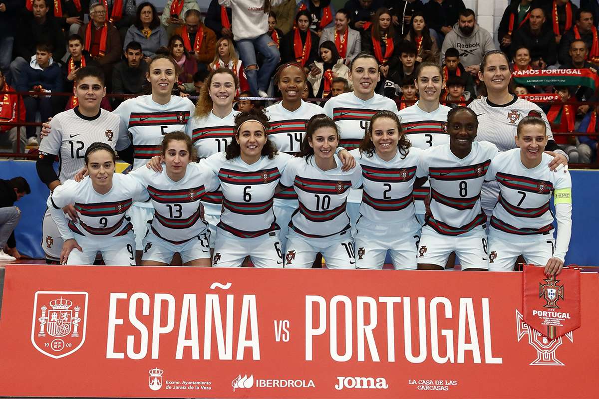 Seleção lusa feminina de futsal perde com Espanha pela margem mínima (3