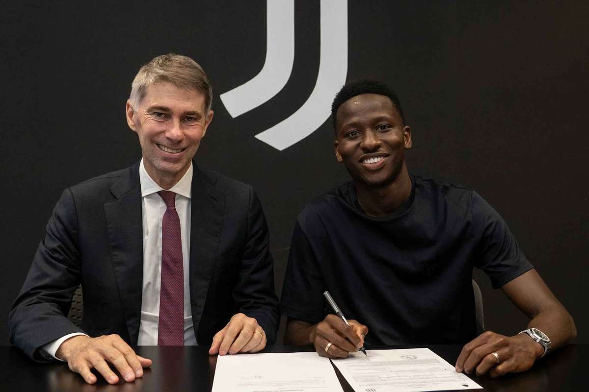 Juventus sign Spurs midfielder Pape Matar Sarr on loan with option to ...
