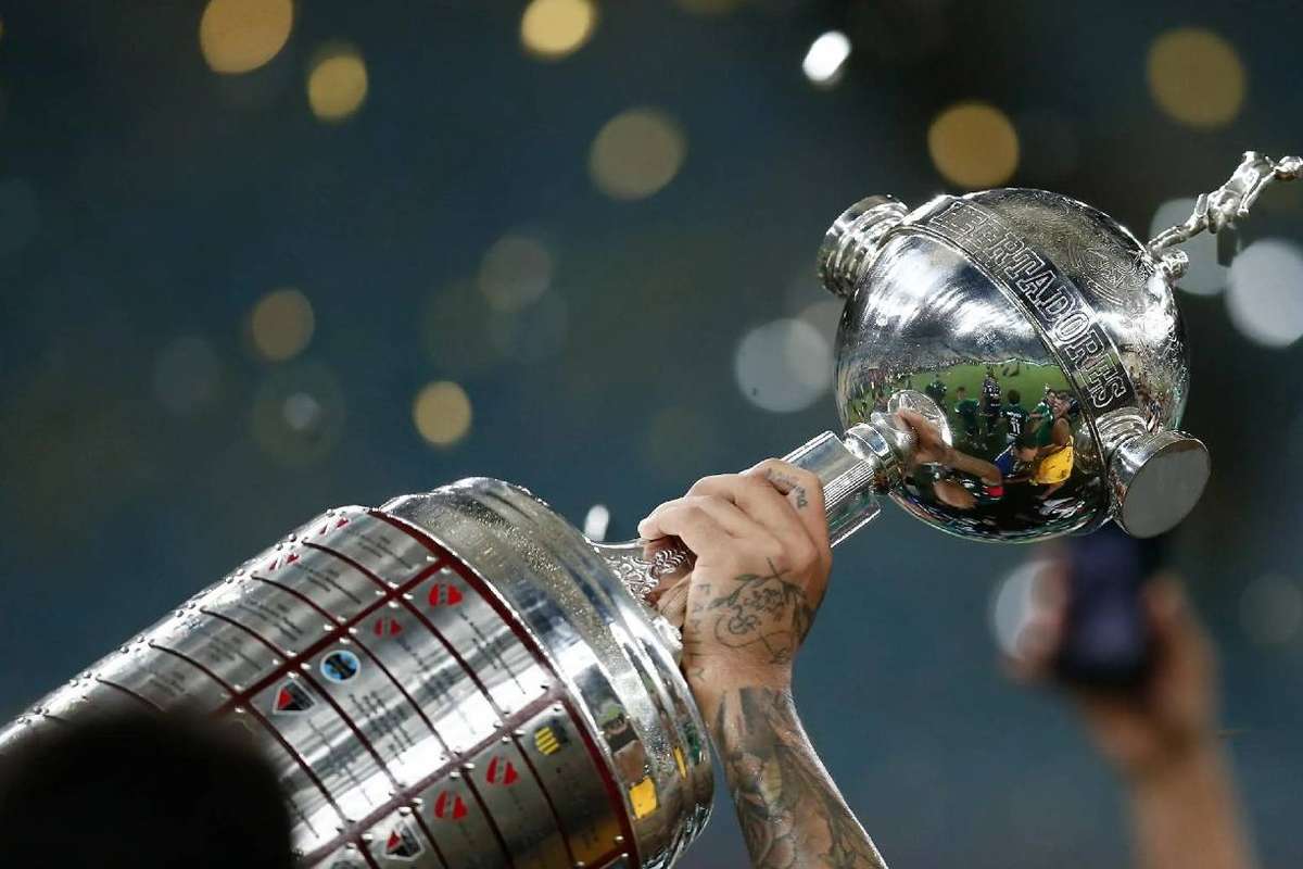 Por que prêmio por taça na Champions é inferior à Libertadores