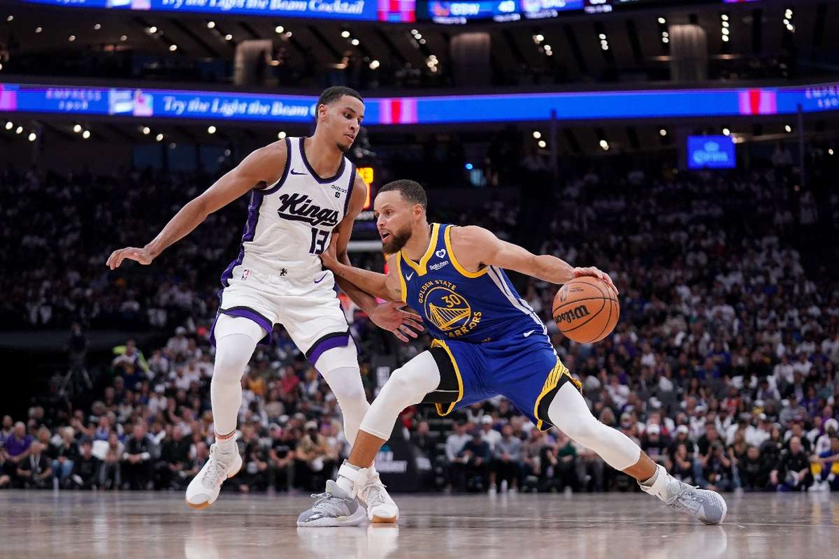 Stephen Curry named the NBA’s Clutch Player of the Year