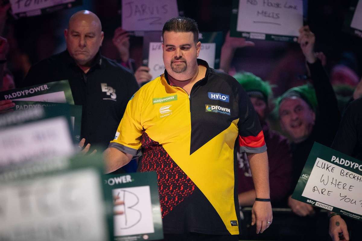 Darts WM 2024 Mit Selbstgesprächen zum Sieg Gabriel Clemens hält dem