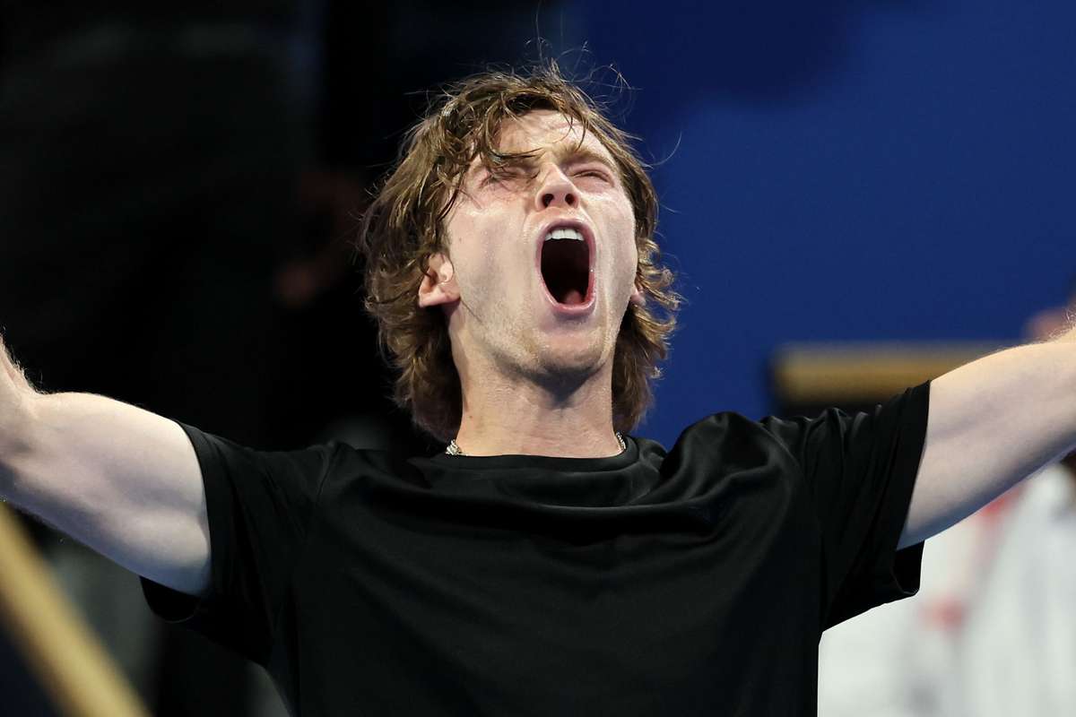 Tour des tournois ATP Andrey Rublev ne tremble pas pour s'imposer à