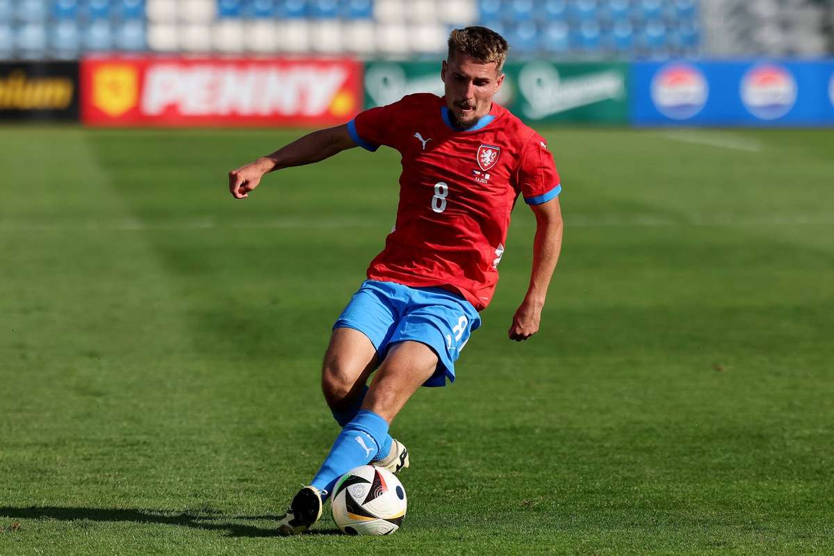 unexpected-blow-for-czechs-as-key-midfielder-sadilek-is-ruled-out-of