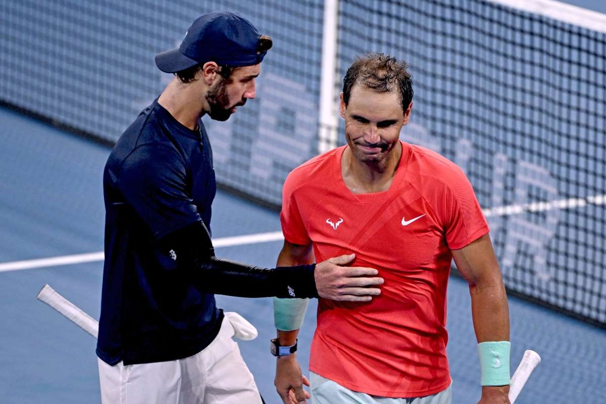 Rafael Nadal ha decidido abandonar el Abierto de Australia y regresar a España para recibir tratamiento.