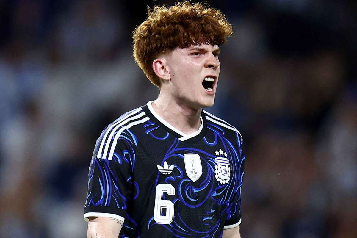 Chelsea đảm bảo cam kết từ hậu vệ cánh Barco của Strasbourg