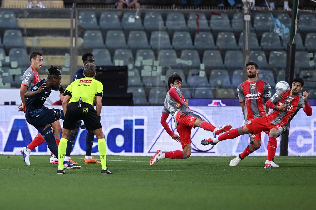 La Cremonese se hunde tras la remontada de la Lazio y queda a cuatro puntos de la salvación