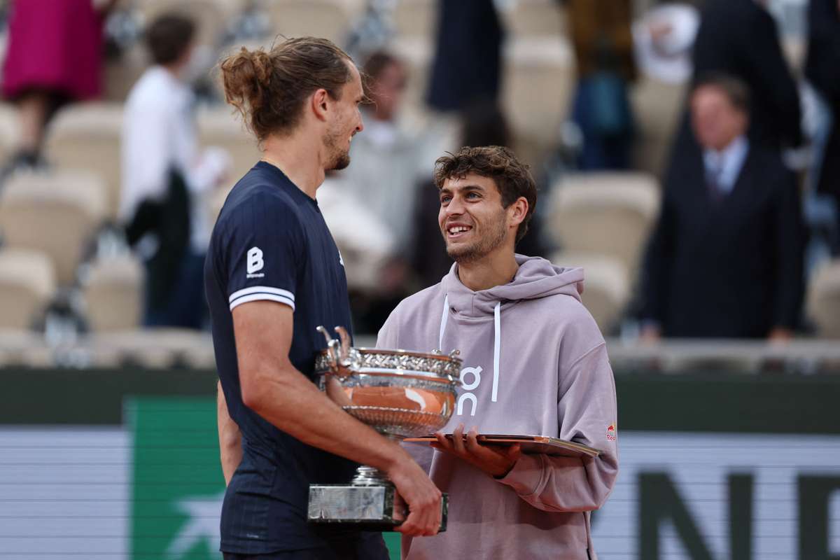 https://livesport-ott-images.ssl.cdn.cra.cz/r1200xfq60/c07bee4e-cad4-4f2d-a476-552cbe25deb2.jpeg