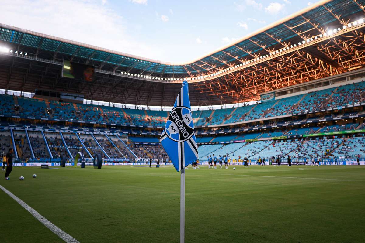 Grêmio tem ônibus atacado e agressores serão punidos após identificação