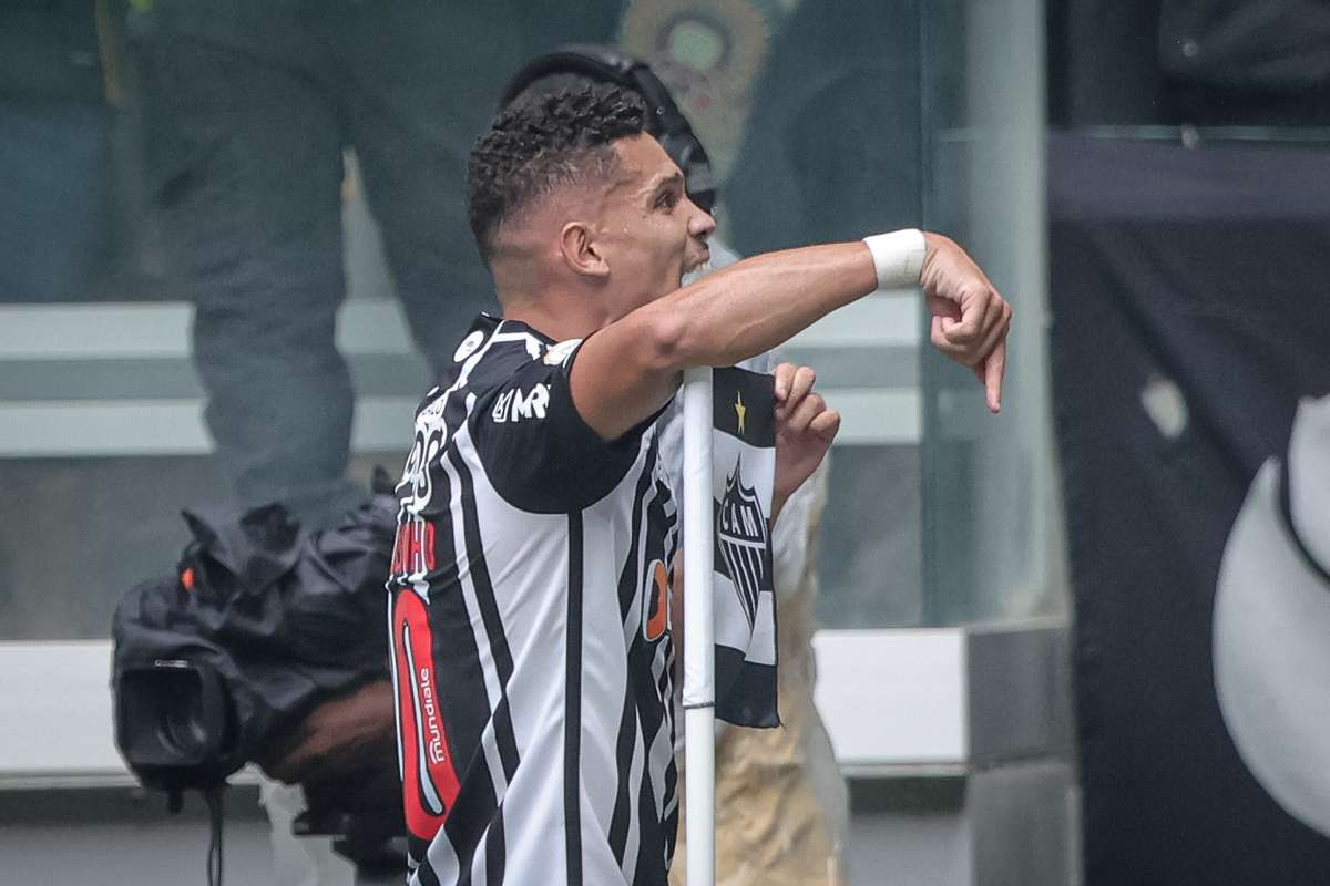 Paulinho Comanda Vitória Do Atlético Mg Sobre O Santos Na Abertura Da Arena Mrv Br 