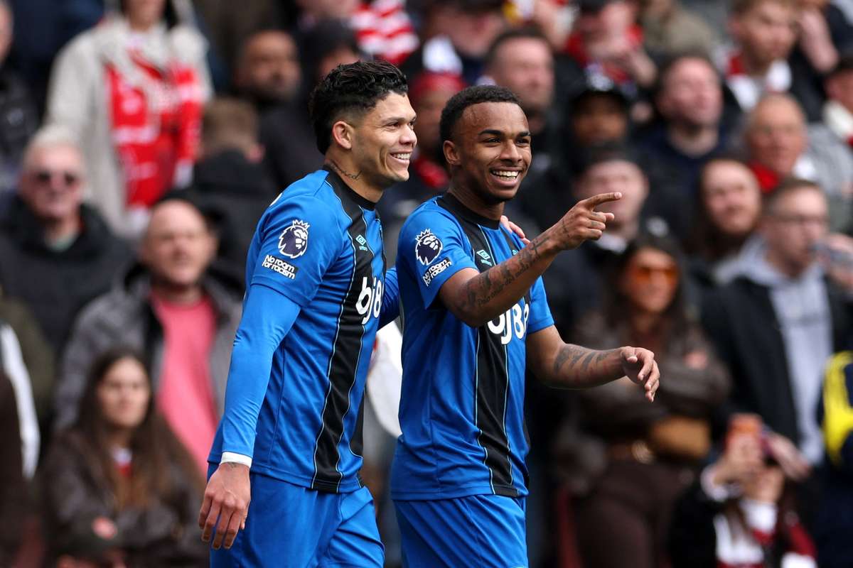 Liverpool và Man Utd tranh giành ngôi sao Eli Junior Kroupi của Bournemouth hè này