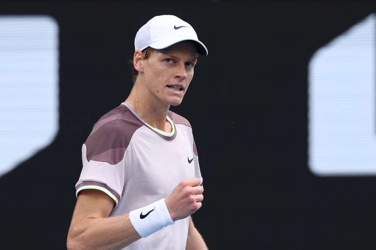 Sinner blasts past Khachanov into the Australian Open last eight