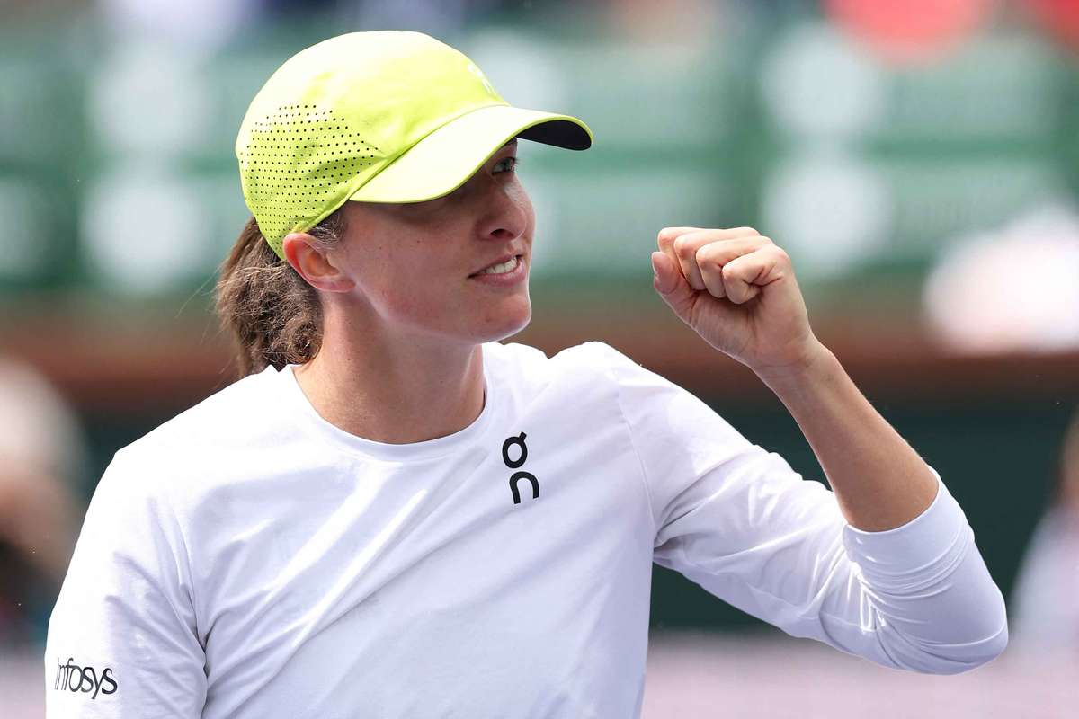 Iga Swiatek cruises into Indian Wells quarter-finals with mauling of Karolina Muchova