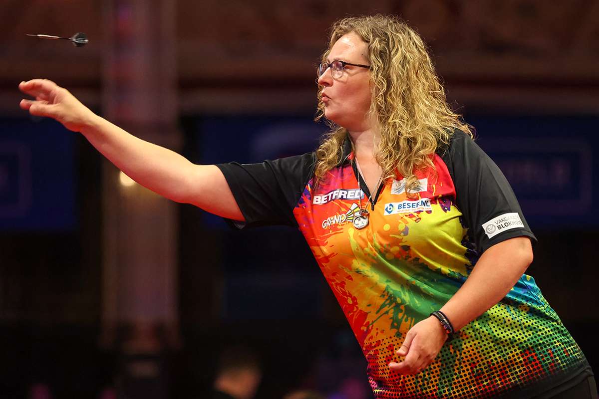 Dutch women's darts veterans quit over transgender teammate