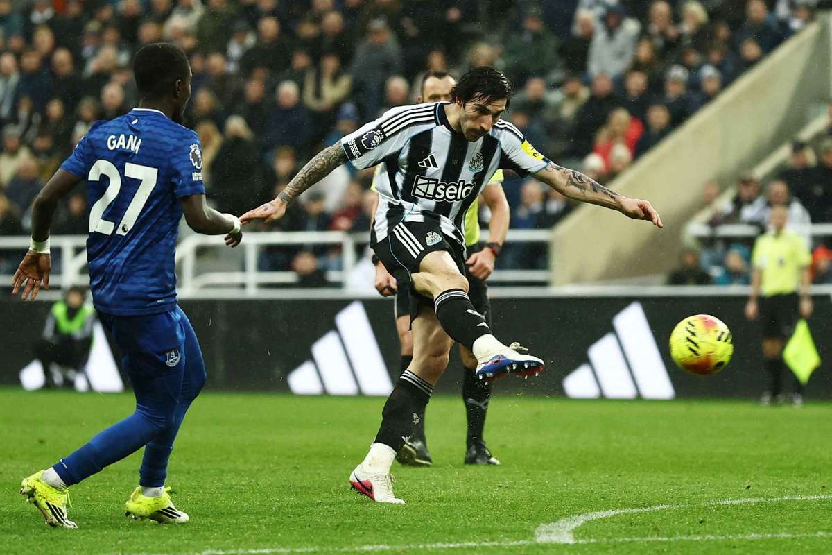 Người đại diện nói về các lựa chọn Arsenal, Man City cho tiền vệ Tonali của Newcastle