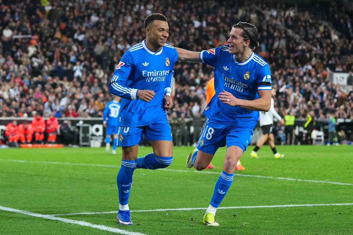 Carreras vắng mặt trong trận đấu giữa Real Madrid và Man City, Kylian Mbappe là một nghi ngờ lớn