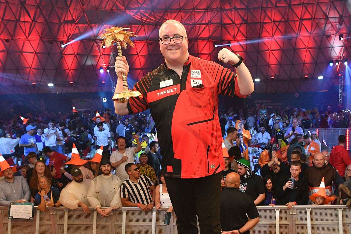 Darts Stephen Bunting wins Bahrain Darts Masters as Luke Littler