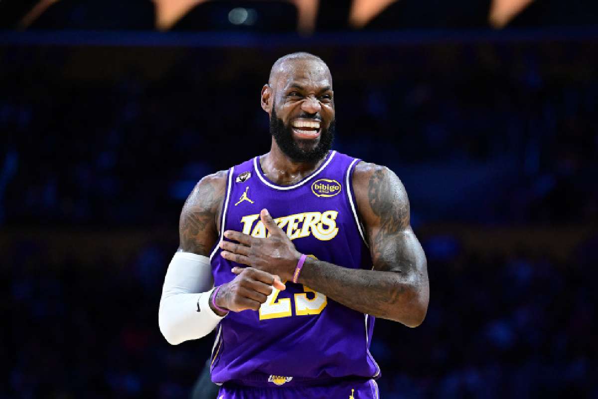 NBA roundup: LeBron James stars as Lakers down Mavericks, Bucks