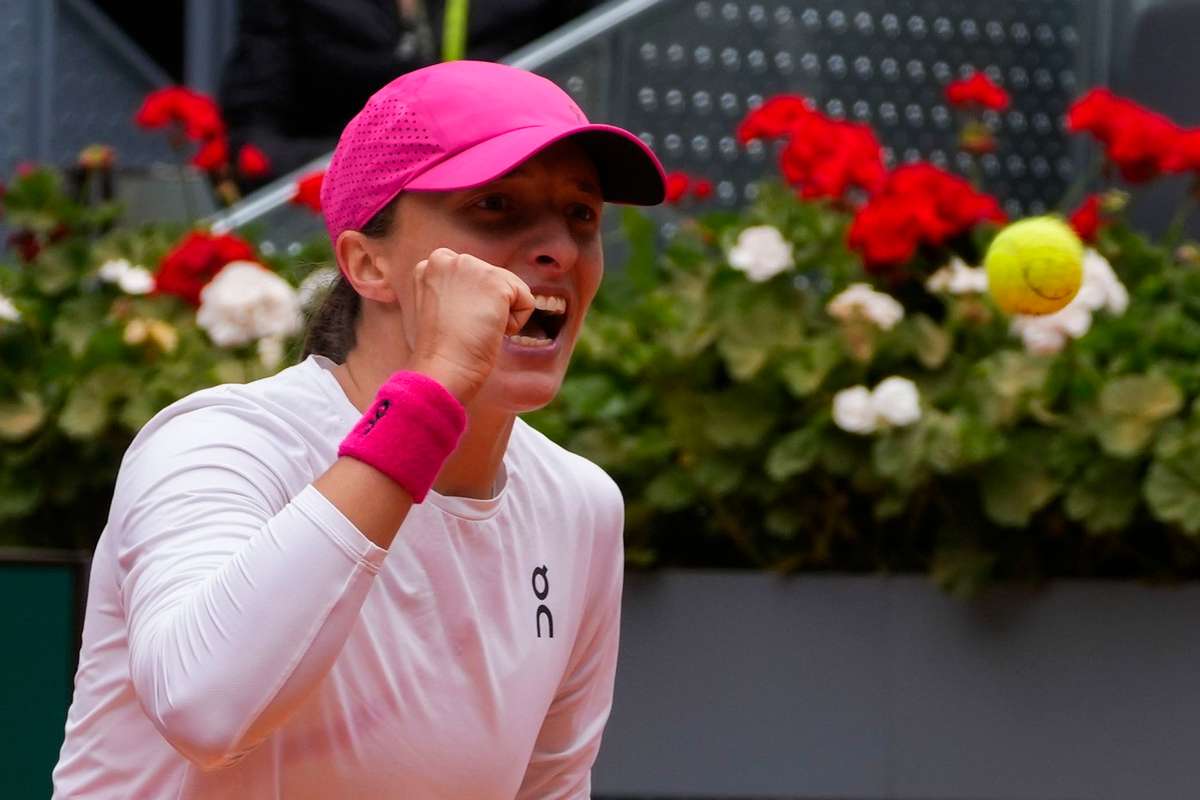 Iga Swiatek and Madison Keys fight back to reach Madrid Open semis
