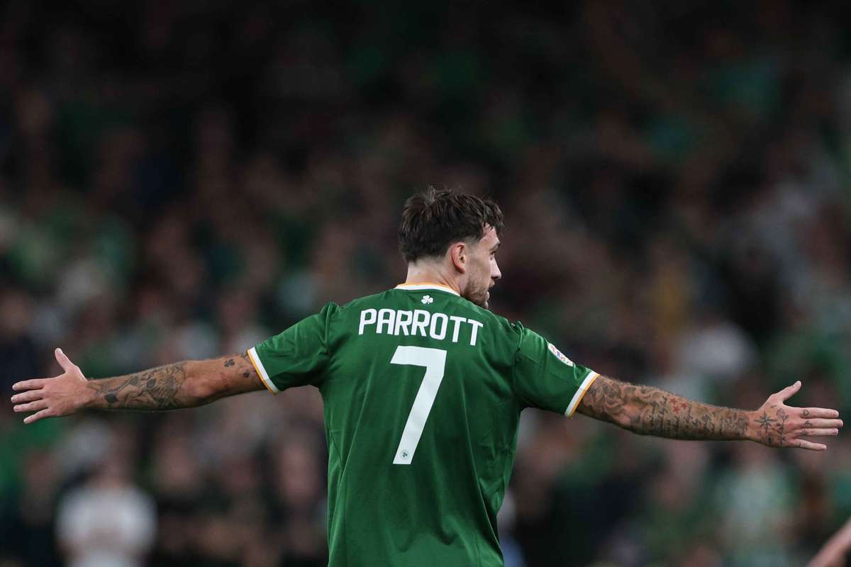 Troy Parrott brilha no Betis e impressiona o futebol europeu