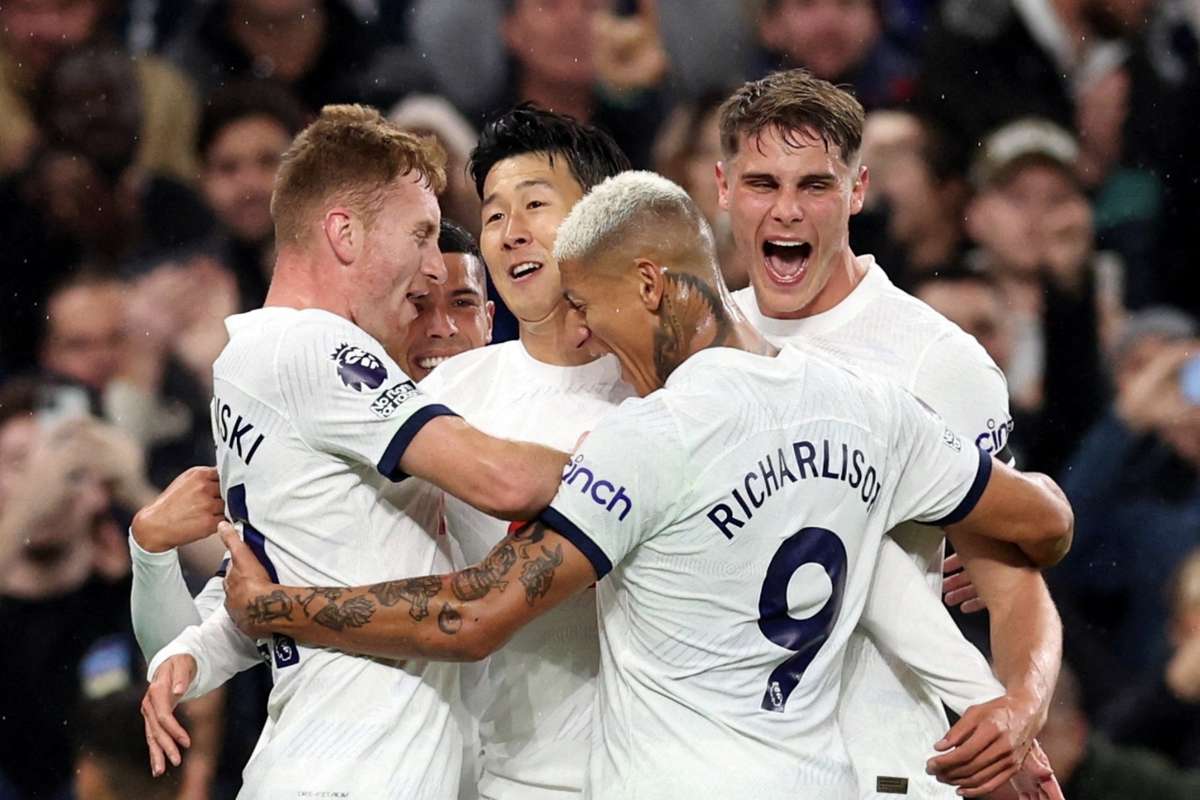 Tottenham vence Crystal Palace e segue líder da Premier League