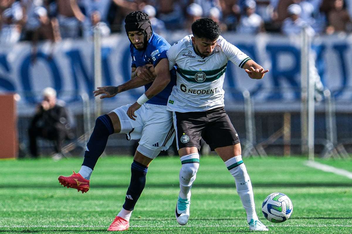 Em jogo de baixo nível técnico, Cruzeiro vence e afunda o Vasco