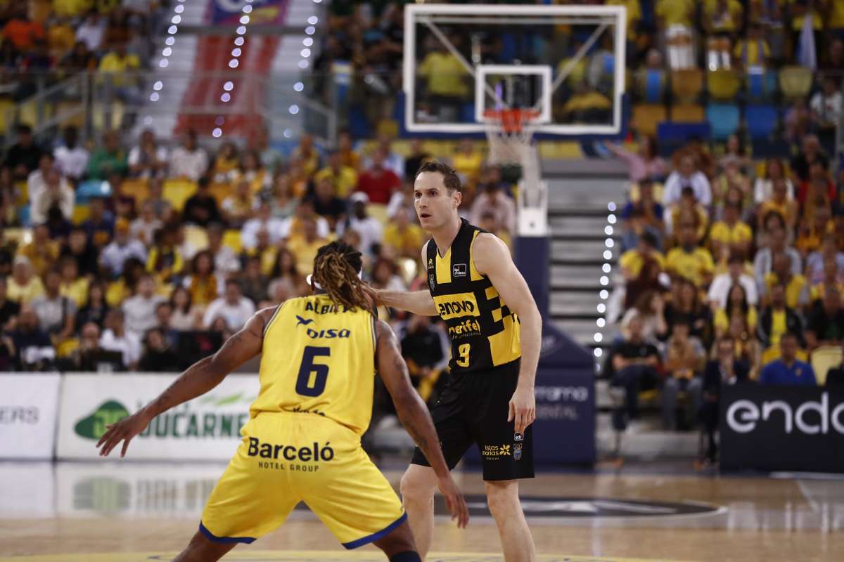 El derbi canario vuela a Tenerife gracias a la conexión Marcelinho