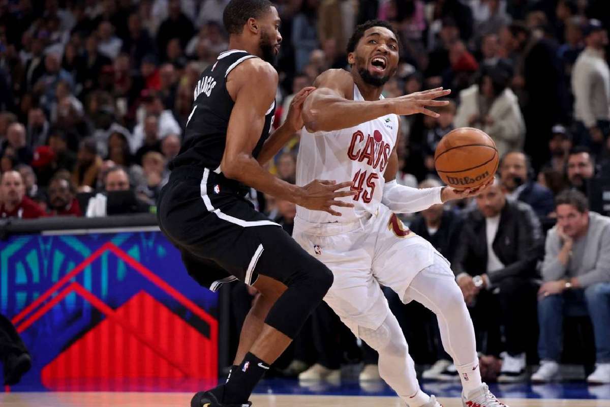 NBA: Cavaliers Vencem Nets Em Paris, Com 45 Pontos De Donovan Mitchell ...