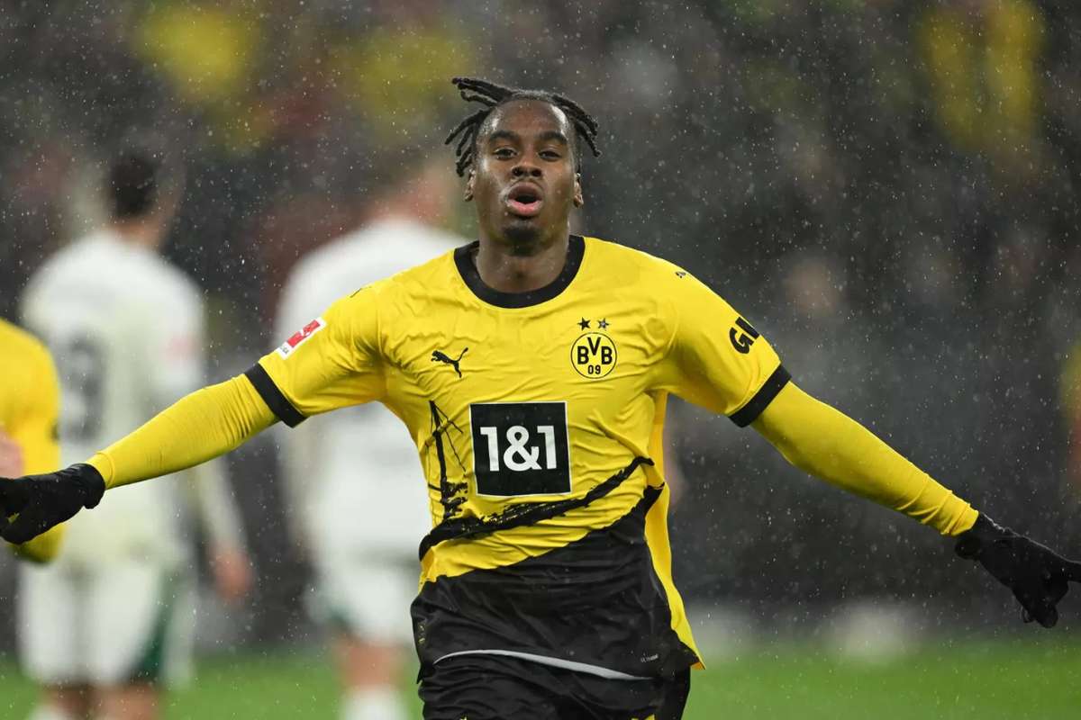 Barcelona está de olho no ponta Bynoe-Gittens, do Borussia Dortmund | Flashscore.com.br