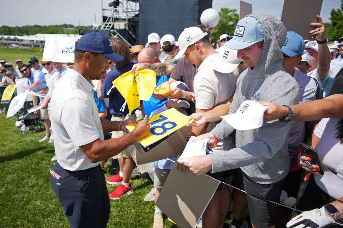 Tiger Crowd Tiger Woods draws massive crowd at PGA practice round ahead of major at ...