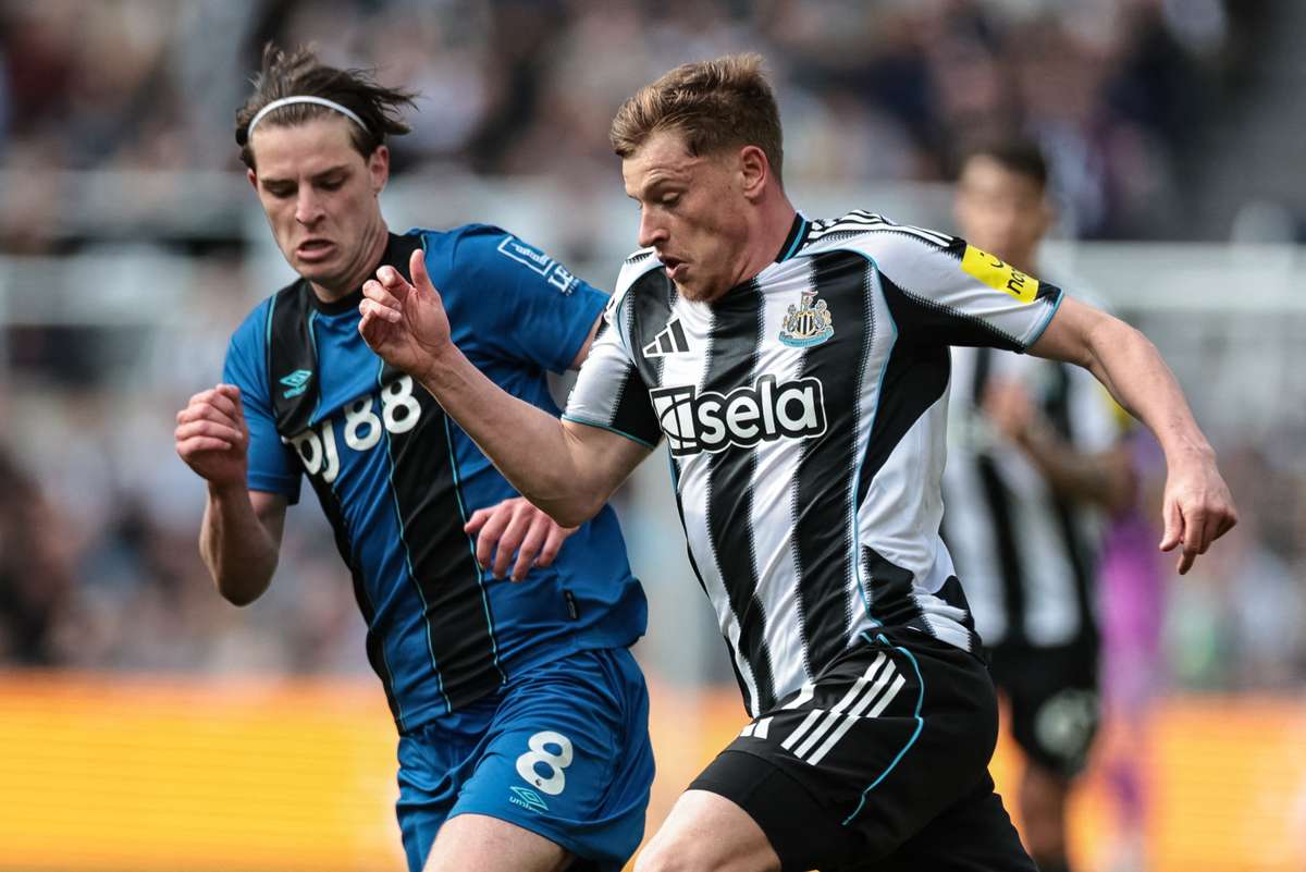 Harvey Barnes (right) in action for Newcastle