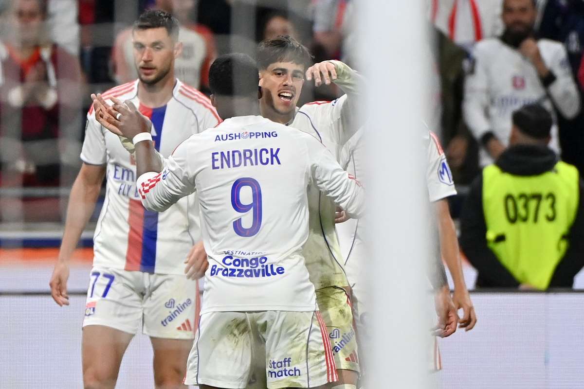 Lyon giành chiến thắng quan trọng trước Rennes trong cuộc chiến giành vé Champions League để vươn lên vị trí thứ ba