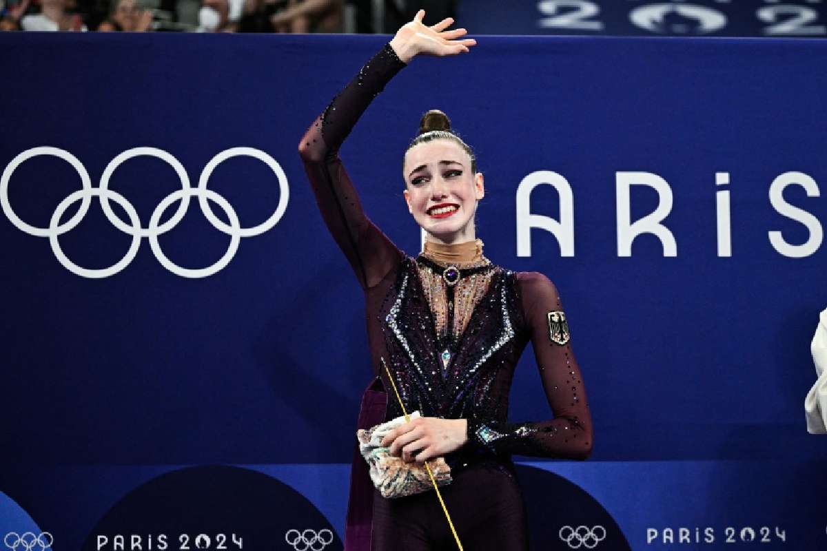 Olimpíadas Darja Varfolomeev conquista o ouro individual na ginástica