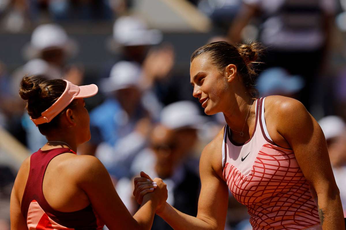 Aryna Sabalenka hurries into French Open fourth round, Khachanov