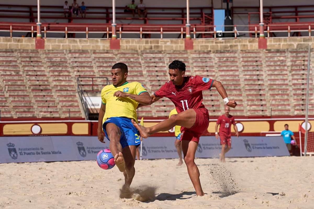 Portugal vira sobre o Brasil e vence estreia emocionante no Mundialito de Futebol de Praia