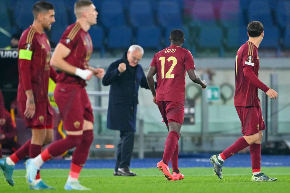 AS Roma strengthen Europa League play-off hopes with routine win ...