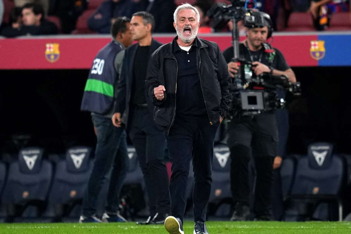José Mourinho ironiza arbitragem e elogia atuação do Real Madrid contra o Barcelona