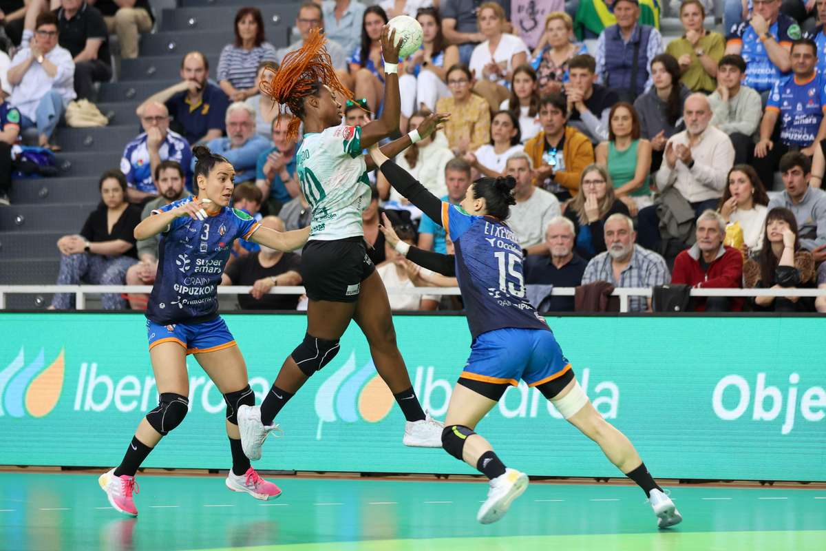 Balonmano: El Bera Bera, campeón de Liga tras empatar en Elche y hacer ...