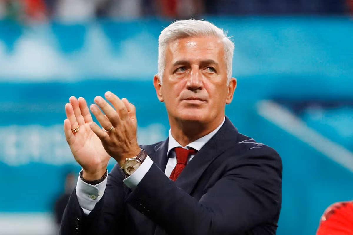 https://livesport-ott-images.ssl.cdn.cra.cz/r1200xfq60/e9e3ab9f-f1eb-4eda-b5ca-592f43e95580.avif