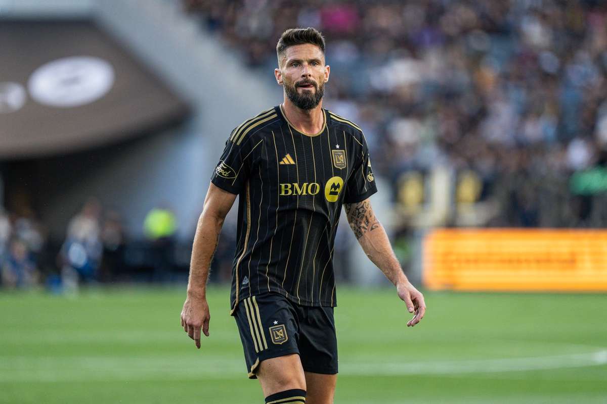 Olivier Giroud aponta data para aposentadoria e critica futebol nos EUA